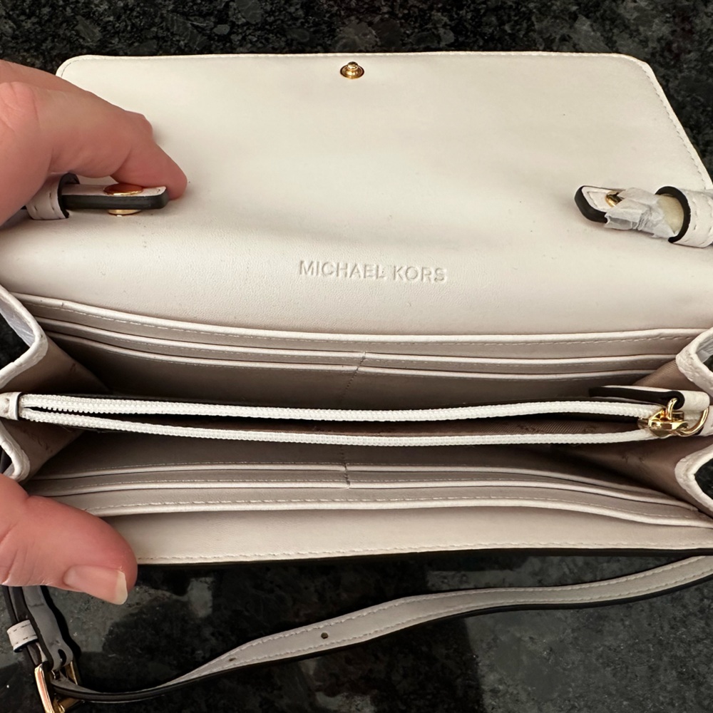 Michael Kors White Shoulder Bag with Gold Accents - Picture 2 of 6